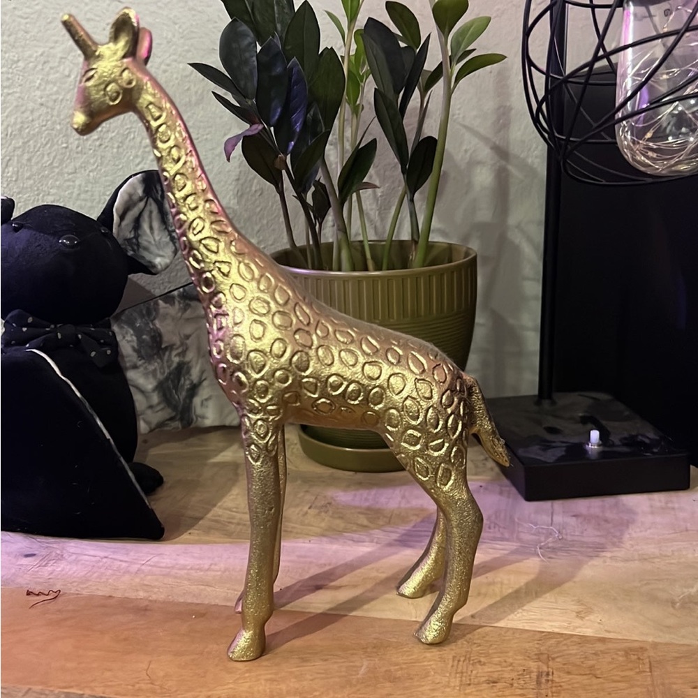 Giraffe Statue